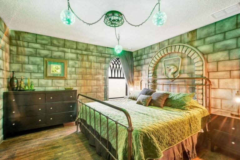 Luxury themed bedroom at Wizards Way Orlando