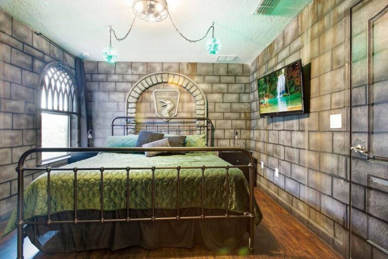 Luxury themed bedroom at Wizards Way Orlando